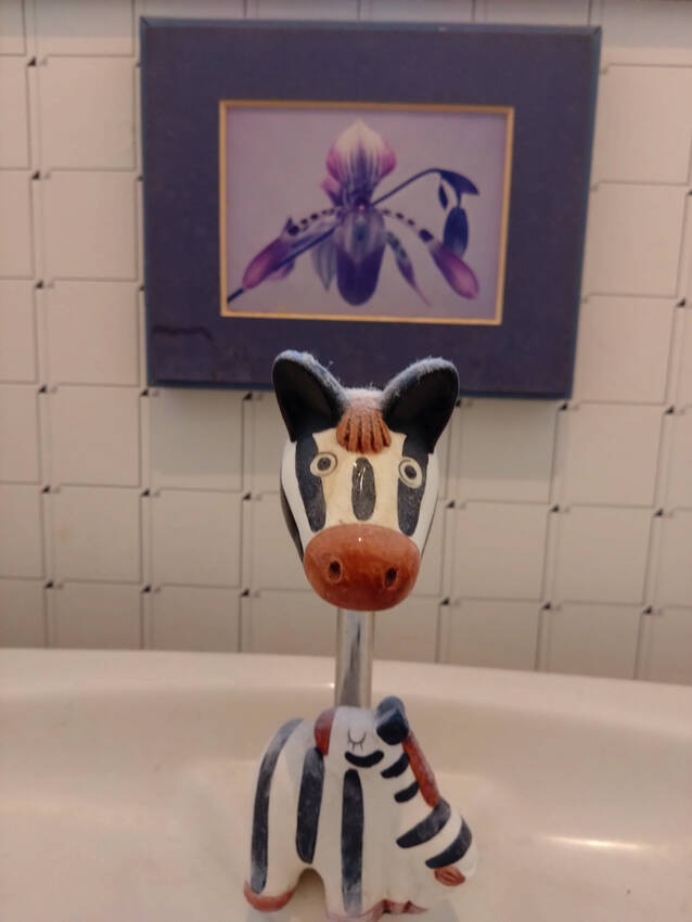 トイレタンク蓋の水栓です。牛か...