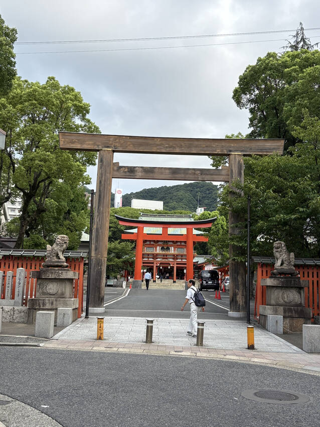 三宮駅近くの生田神社をお詣りし...