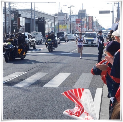 東京から箱根の間、沿道は、観戦...