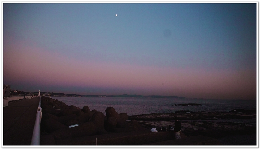 東側の三浦半島。