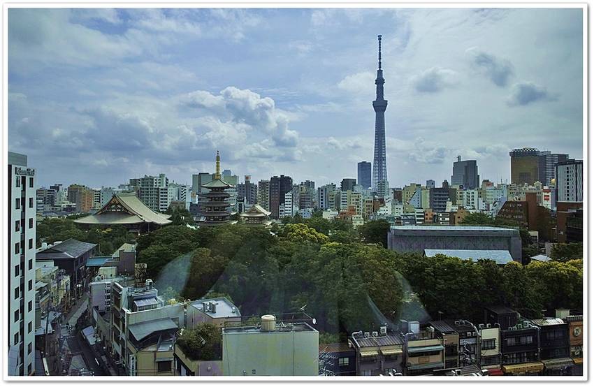 浅草の宿泊ホテルの部屋から遠望...