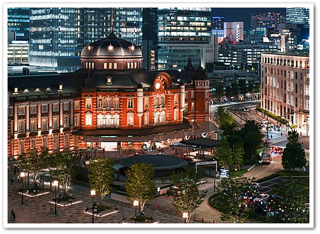 再整備された東京駅周辺。日本の...
