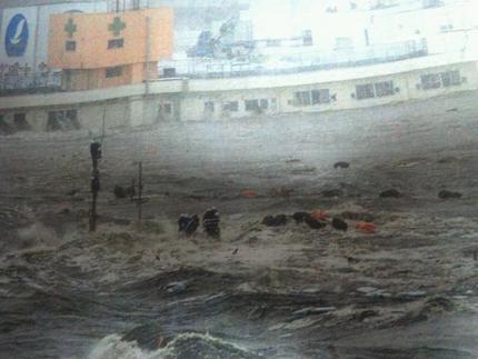 Amazing Tsunami Pictures