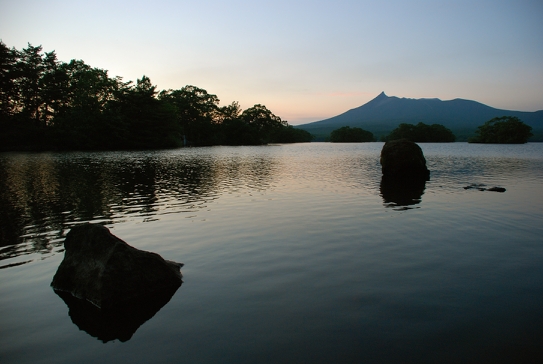 夕暮れの大沼湖畔