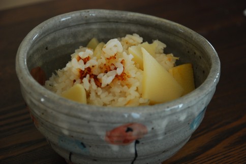 食卓の中の春　土鍋で『筍ご飯』