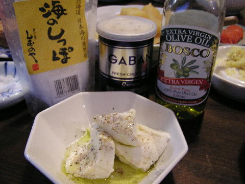 “ざる豆腐”をオリーブオイルで...