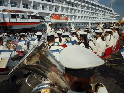 横浜市消防音楽隊の歓送演奏を屋...