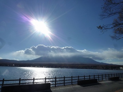 山中湖の反対側ですが、やはり富...