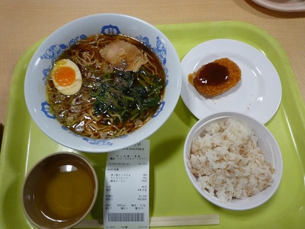 醤油ラーメン　336円 麦ご飯...