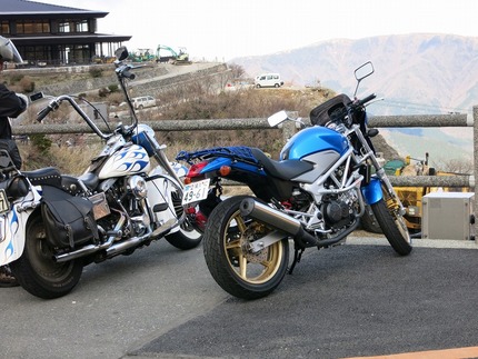 大涌谷のVTR250とハーレー