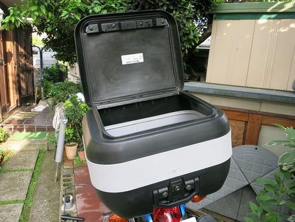 蓋を開けてみました。 これで雨...