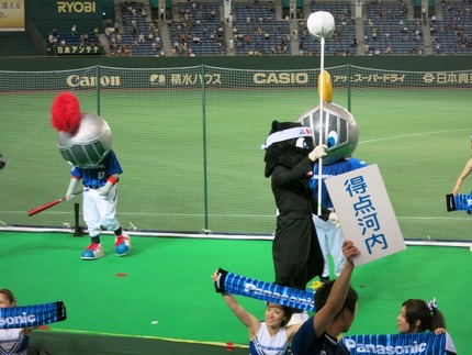 得点時に演舞する、得点河内を披...