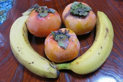 材料は小ぶりの柿3個とバナナ2...