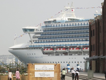 ダイヤモンドプリンセスと横浜公...