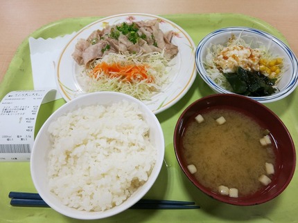 今日の学食ランチは、うま塩豚カ...