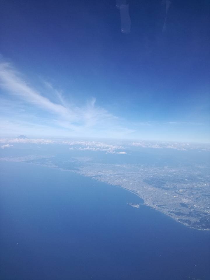 湘南海岸には江ノ島が見えます。