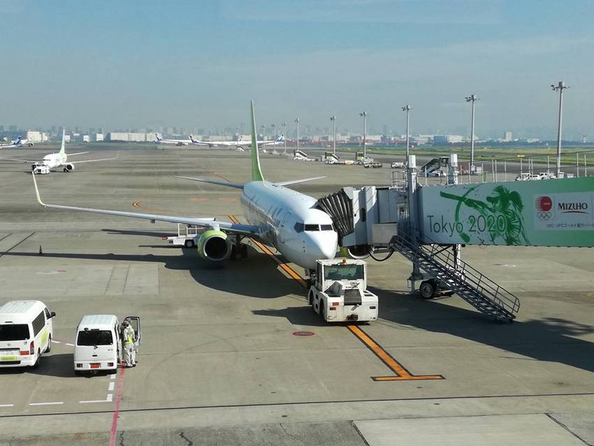 羽田空港は晴天です。 SNAソ...