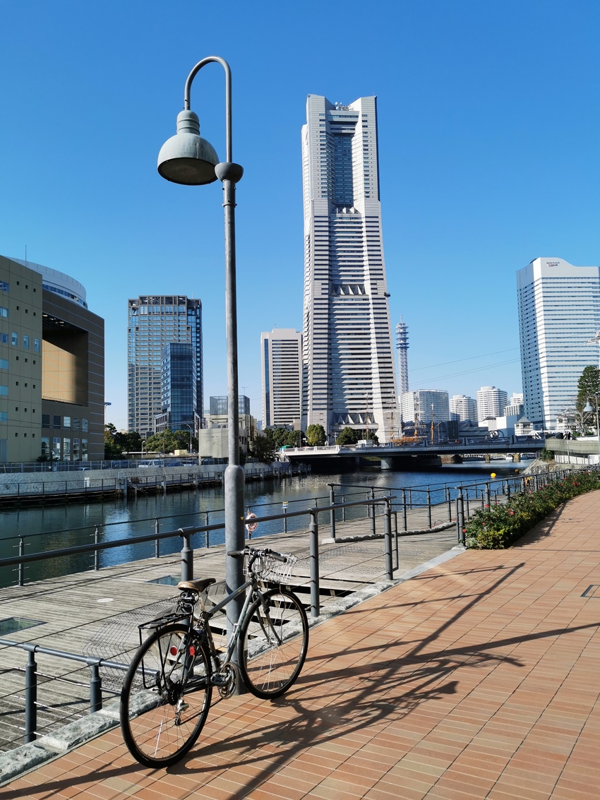新しい横浜市庁舎の1階には「ラ...