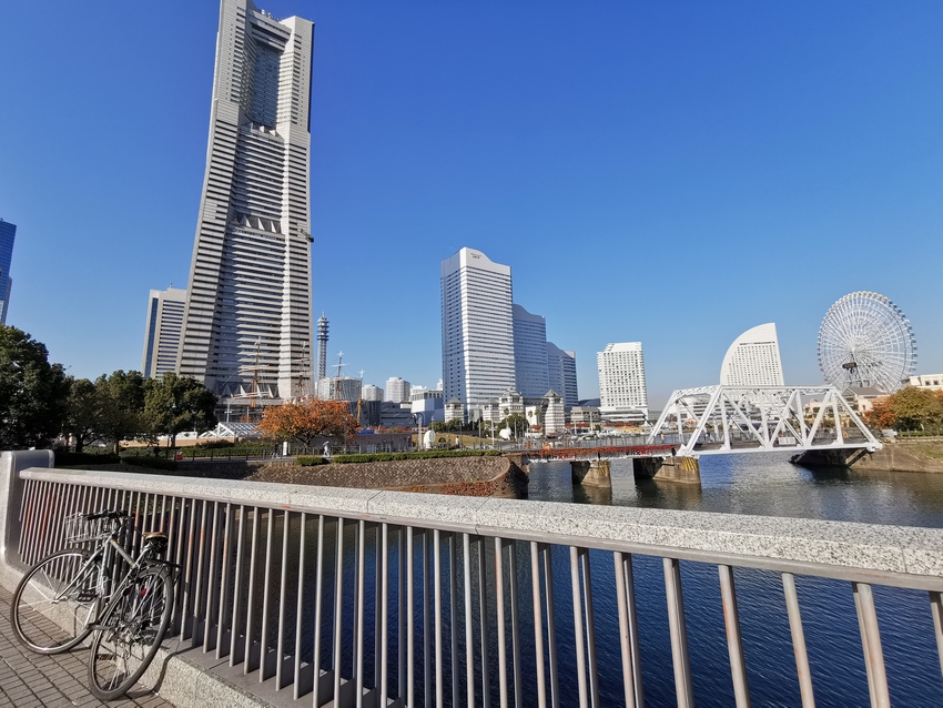 良くドラマで使われる日本丸手前...