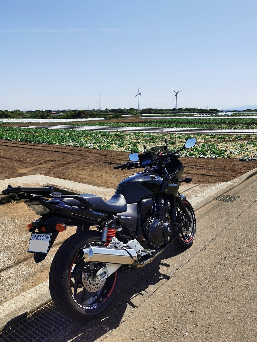 宮川公園手前の畑の前から三浦宮...