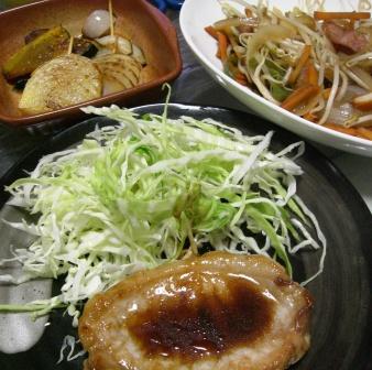 今日の夕飯。トンテキ。とか野菜...