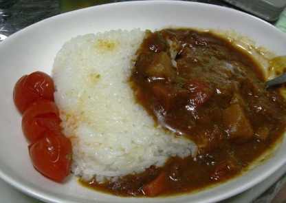 夕飯。レトルトカレー