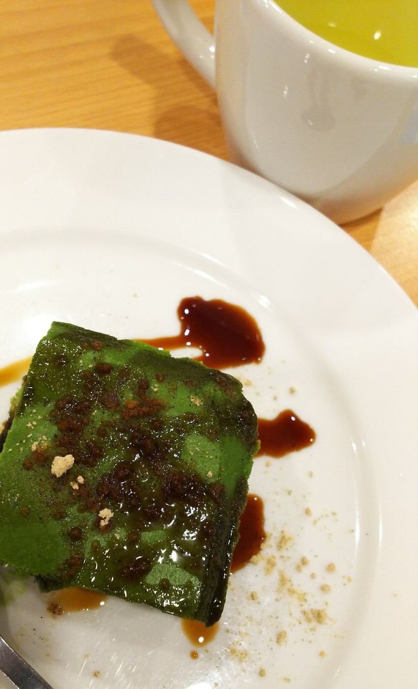 久しぶりに一人でお茶。