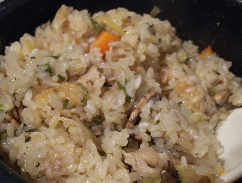 炊き込みご飯。何でも炊き込める...