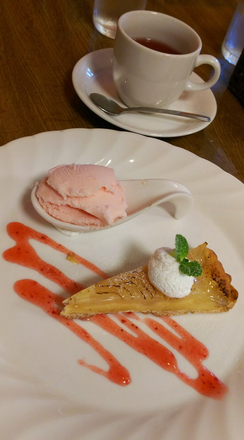 飲み物はハーブティー 盛り付け...
