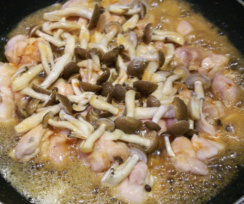 調味料入れて煮る