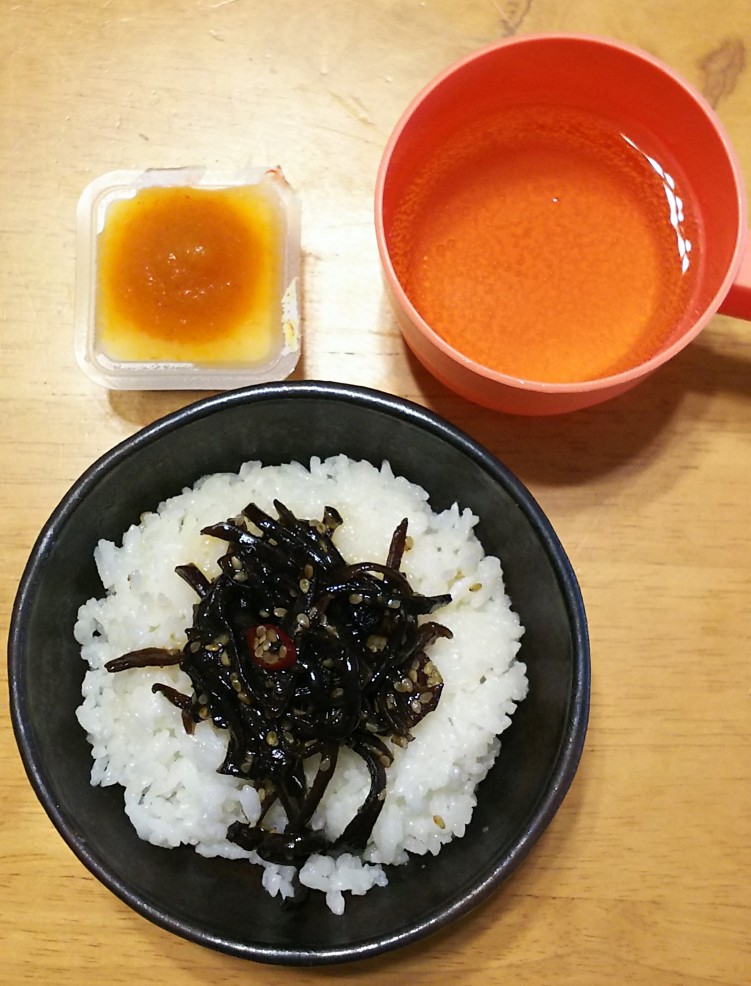 今日のごはん。昼キクラゲとか豆...