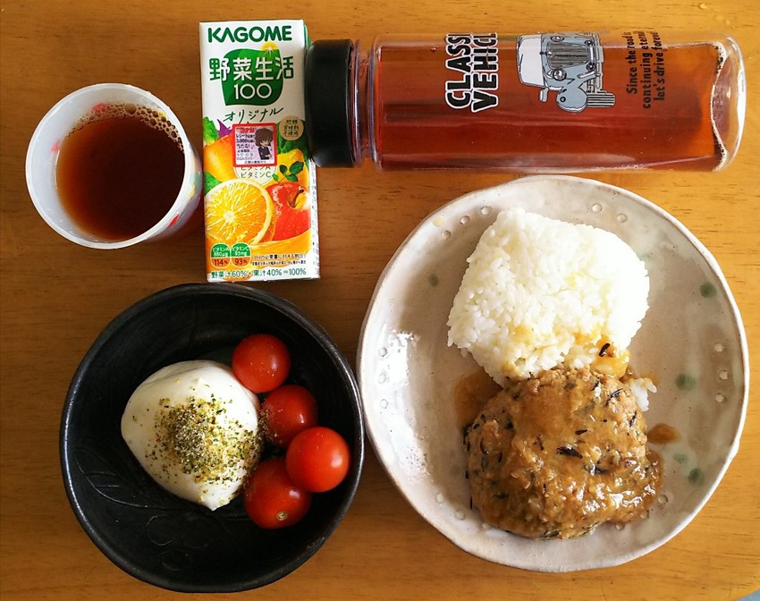 今日のごはん。朝パン昼ごはん