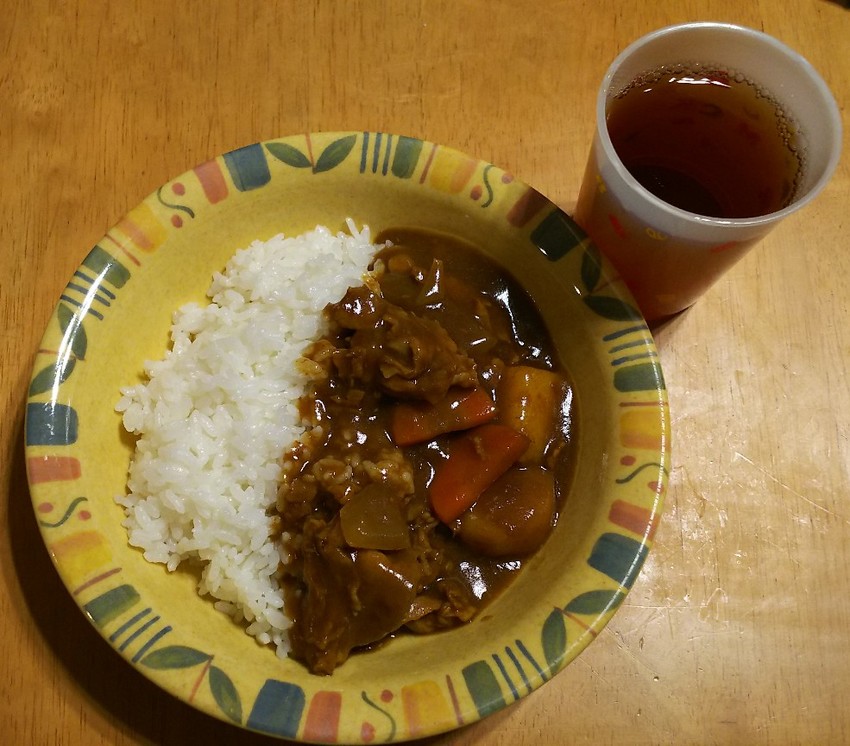 昨日のごはん。夕飯ポークカレー