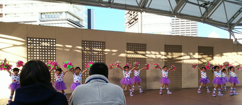 幼稚園児な年頃のチアダンサー ...