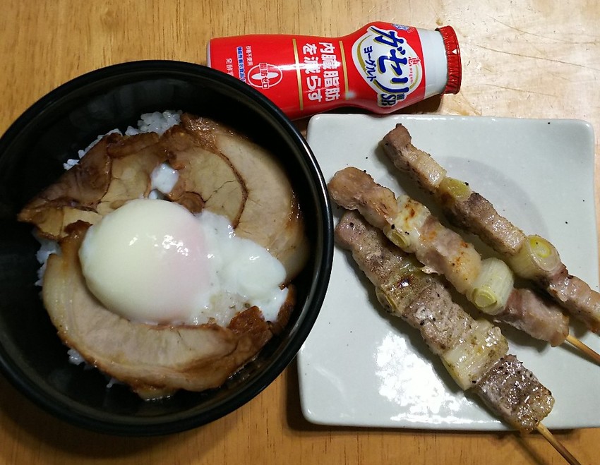 今日のごはん。夕飯豚だなぁ