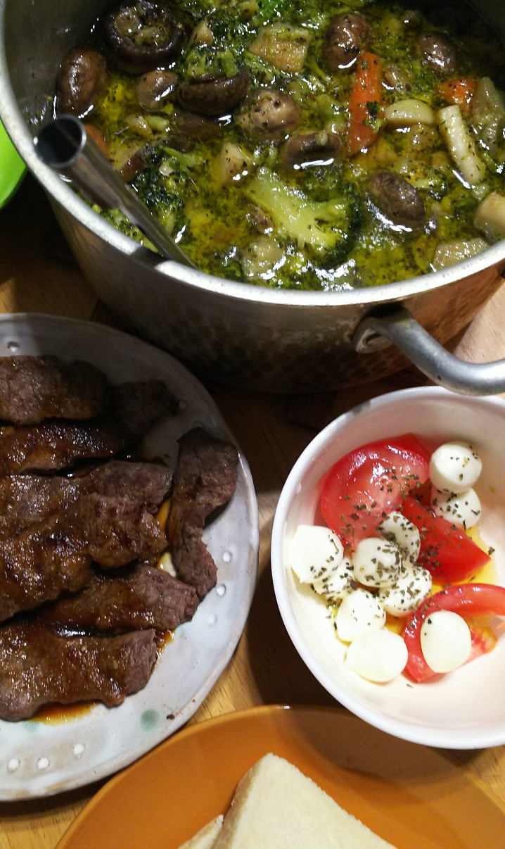 最近のごはん。夕飯アヒージョっ...