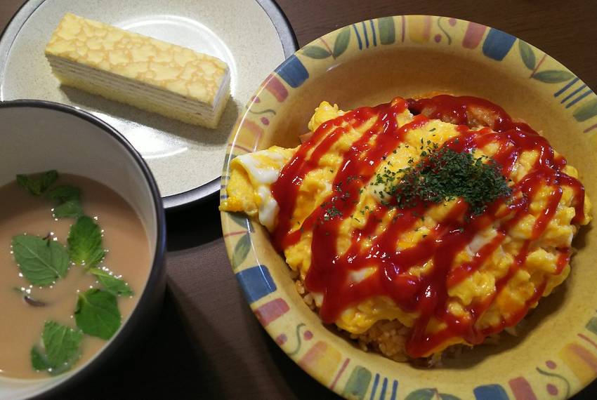 今日のごはん。昼オムライスとミ...
