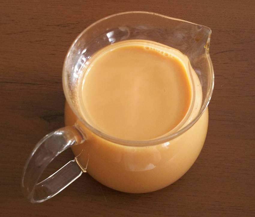 本日のお茶。アッサムのミルクテ...