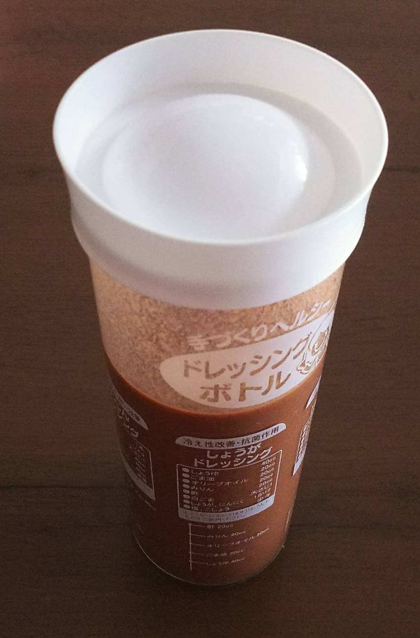 入れ物は100円均一のドレッシ...