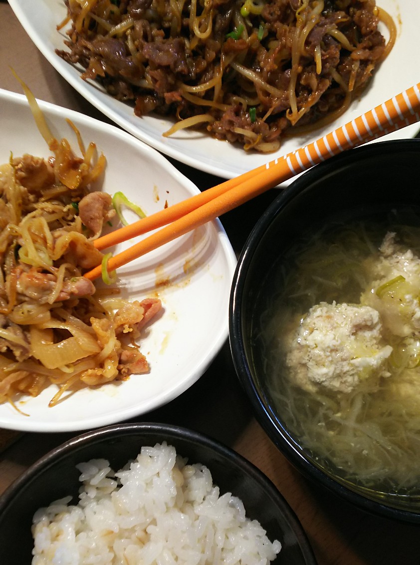 今日のごはん。夕飯ビーフポーク...