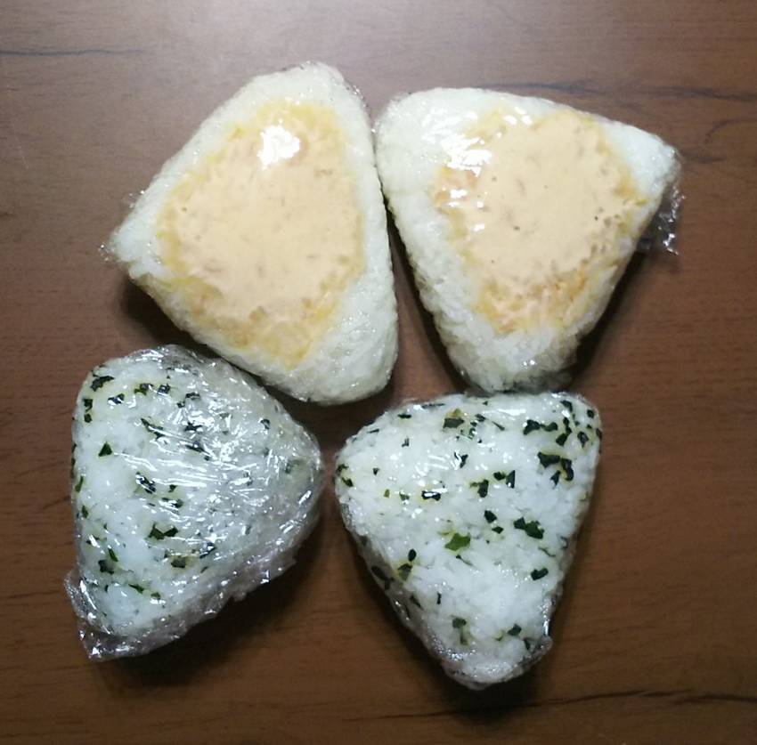 今日のごはん。朝おにぎり
