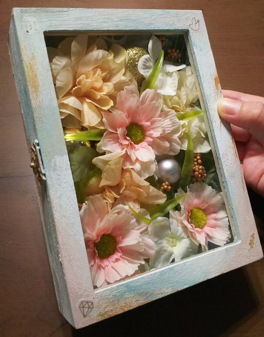 金具部分にゴールドをかすれて塗...