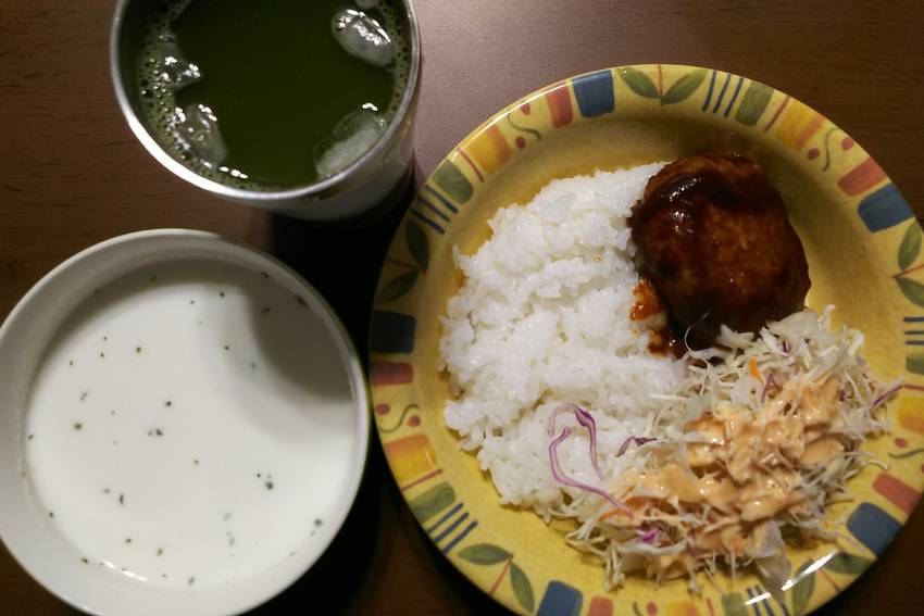 昨日のごはん。夕飯ハンバーグ
