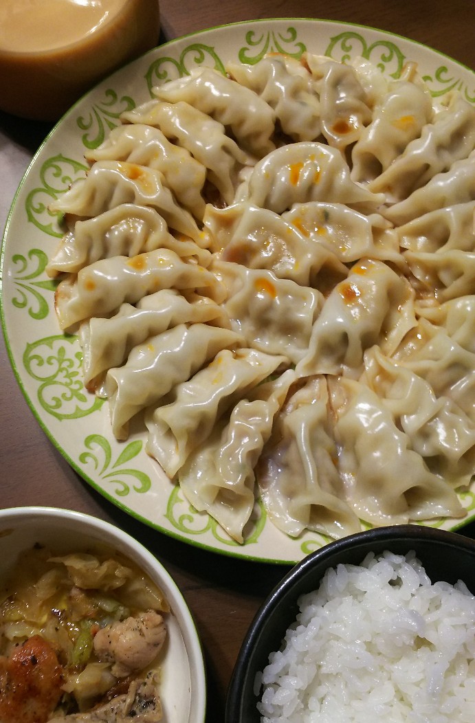 昨日のごはん。夕飯餃子