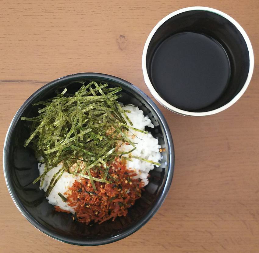 昨日のごはん。昼ちりめん山椒と...
