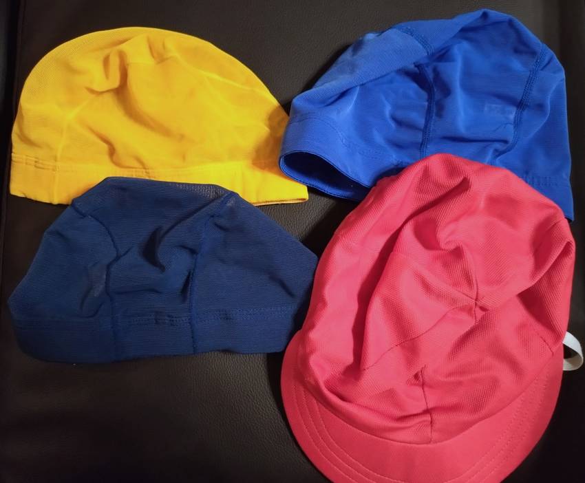 黄色と青と紺はプール帽子 赤白...