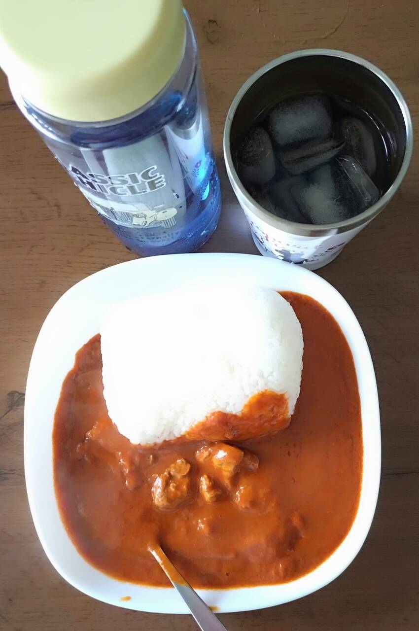 飲み物はバタフライピーティー