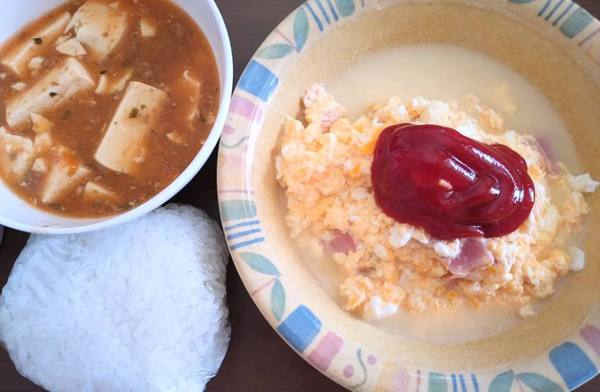 今日のごはん。昼麻婆豆腐とスク...