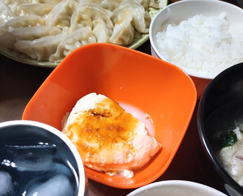 昨日のごはん。夕飯は餃子