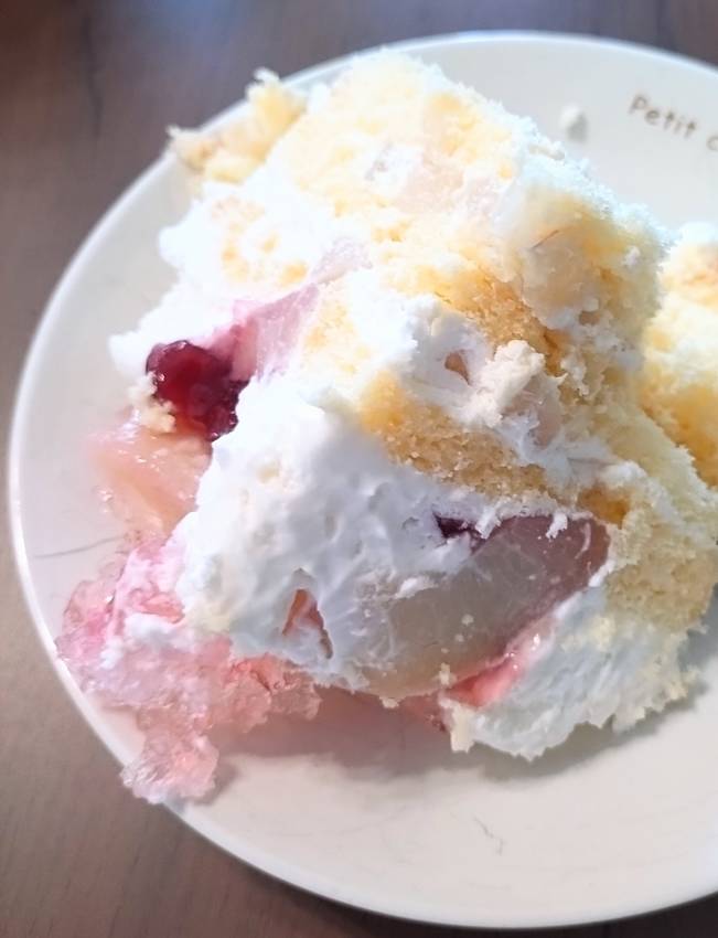 今日のごはん。えっとケーキでし...